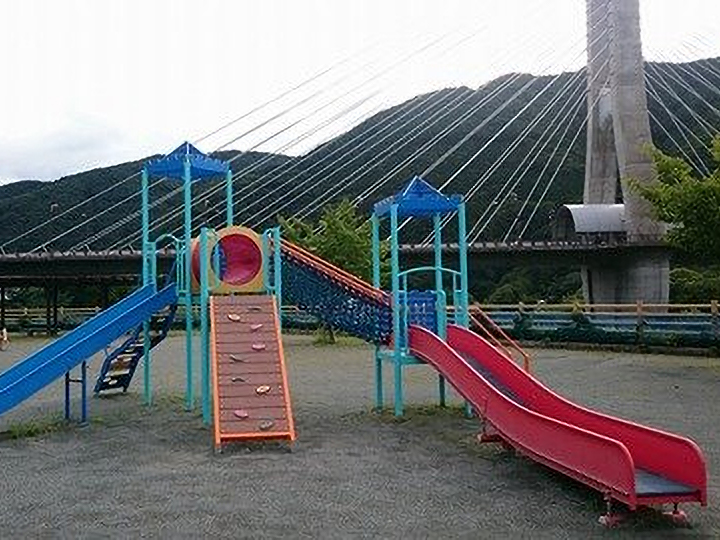 尾瀬大橋公園（橋の下公園）